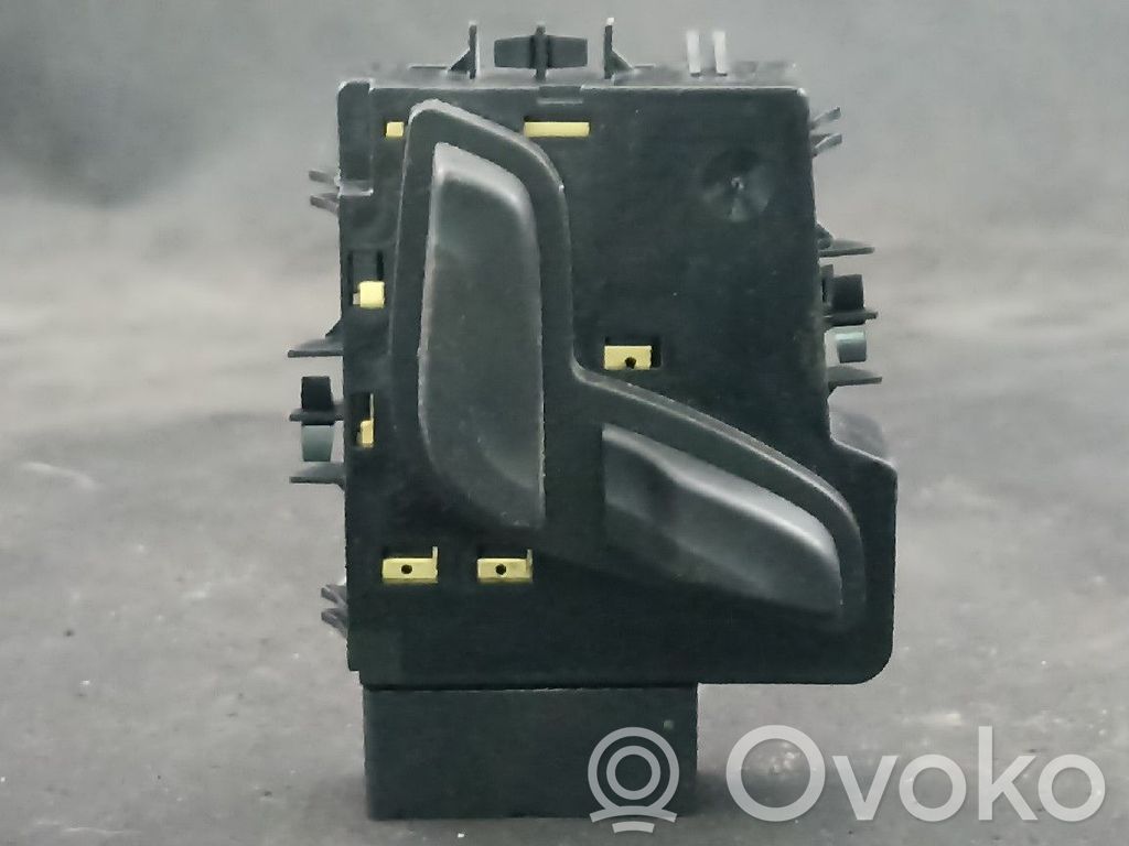 Mercedes-Benz C W205 Seat control switch 