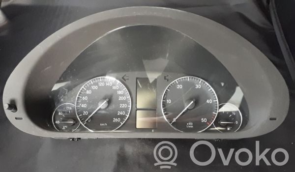 Mercedes-Benz C W203 Licznik / Prędkościomierz 