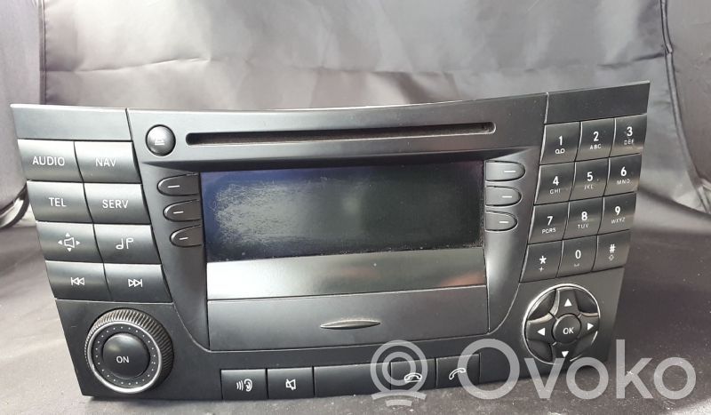Mercedes-Benz E W211 Panel / Radioodtwarzacz CD/DVD/GPS 
