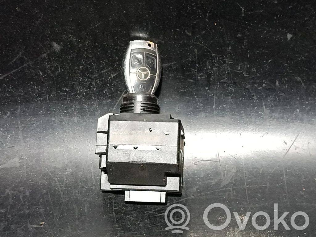 Mercedes-Benz E W211 Moottorin start-stop-painike/kytkin 