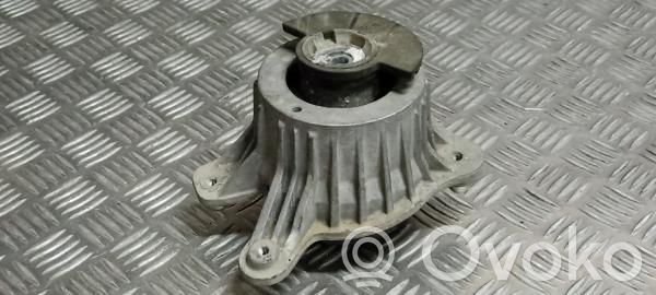 Engine mount bracket   2052406717,A2052406717,DEFEITOPINO,DIREITO