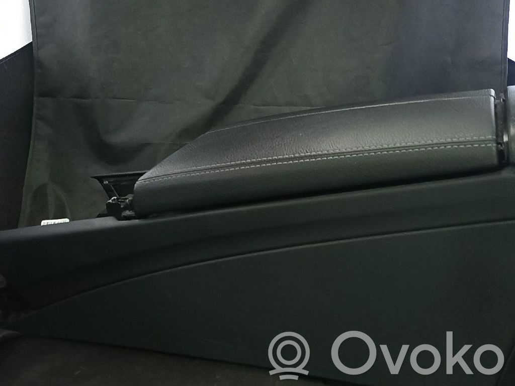 Mercedes-Benz C W205 Podłokietnik tunelu środkowego 