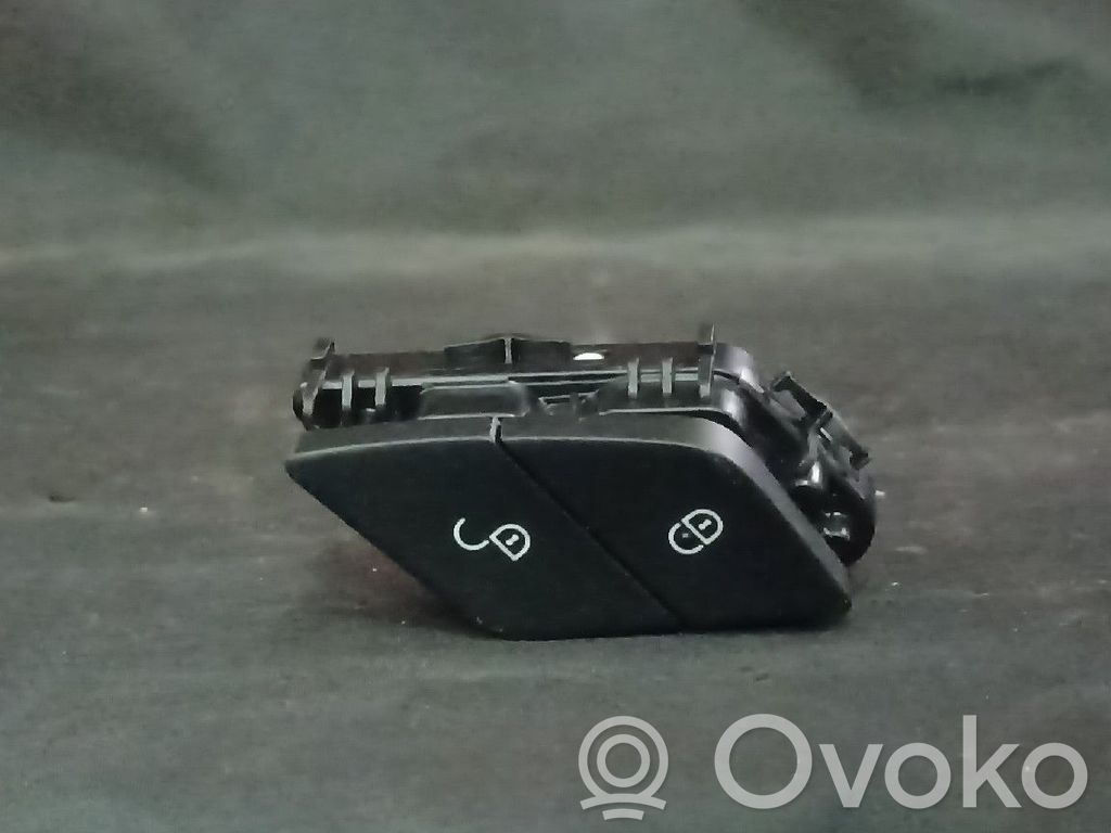 Mercedes-Benz C W205 Central locking switch button 
