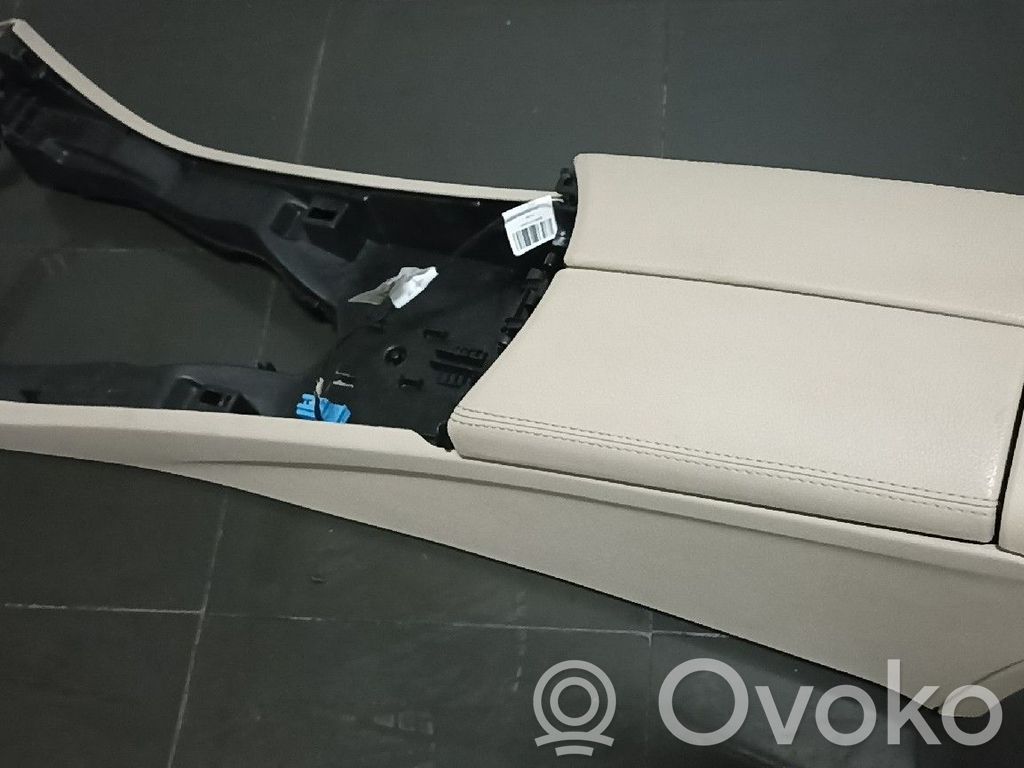 Mercedes-Benz C W205 Podłokietnik tunelu środkowego 