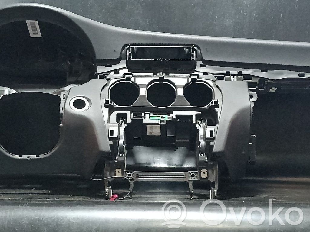Mercedes-Benz C W205 Panel de instrumentos 