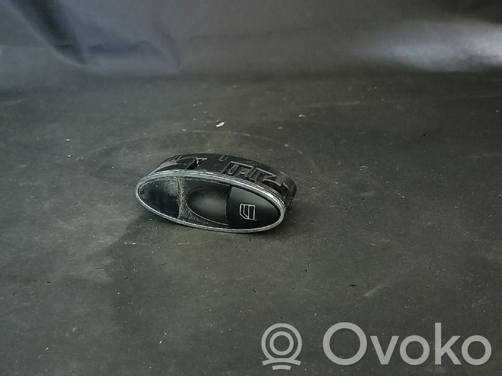 Mercedes-Benz E W211 Electric window control switch 
