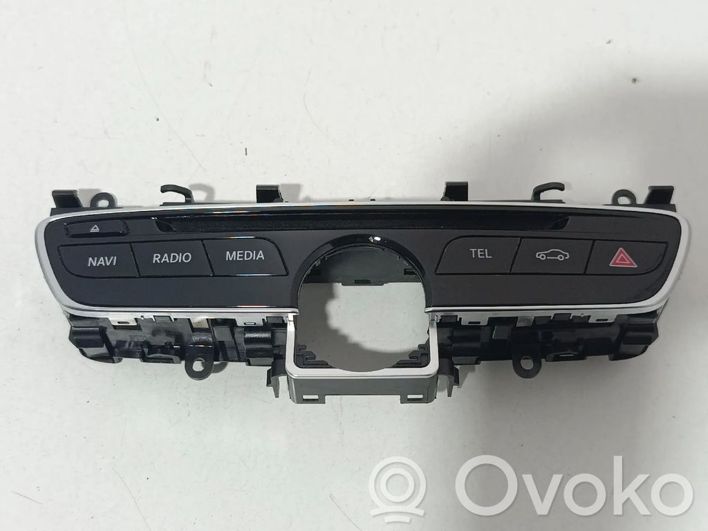Mercedes-Benz C W205 Przycisk świateł awaryjnych 