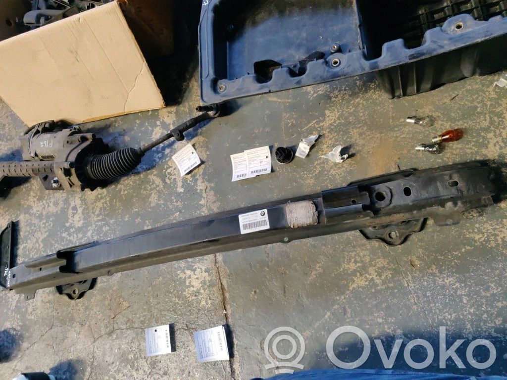 BMW 1 E81 E87 Takapuskurin tukipalkki 