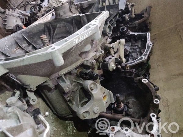 Peugeot 208 I Manual 5 speed gearbox 