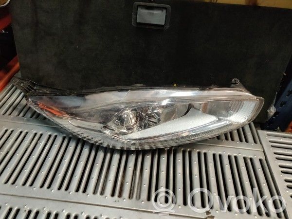 Ford Fiesta Lampa przednia 