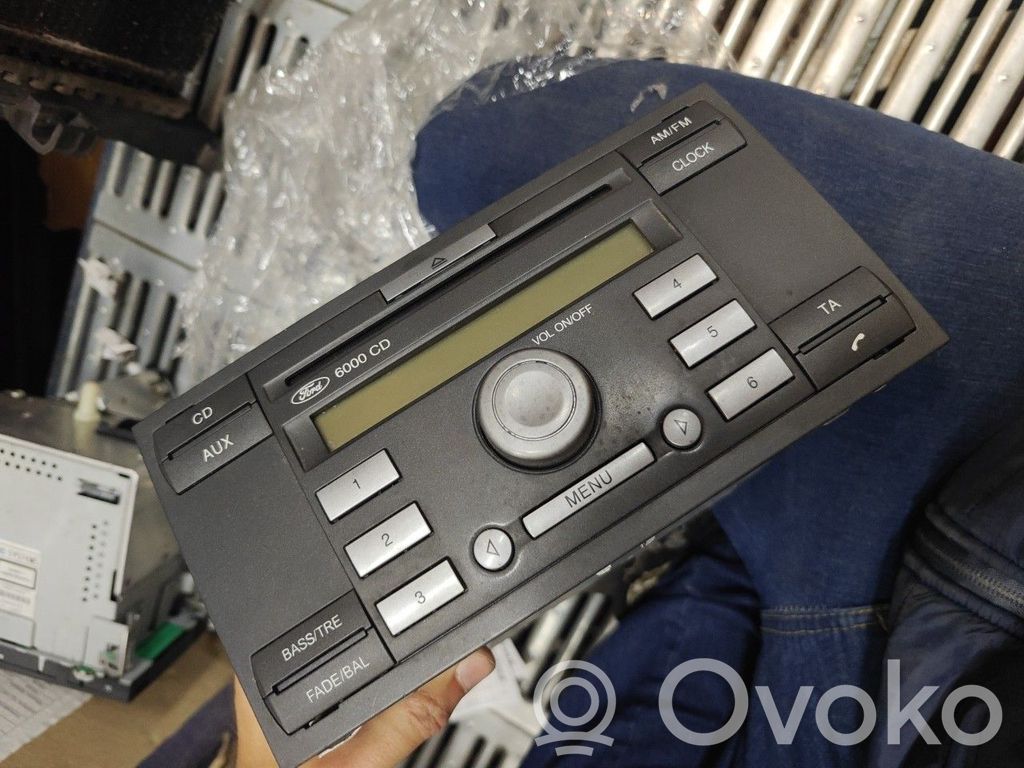 Ford Focus Radio/CD/DVD/GPS head unit 