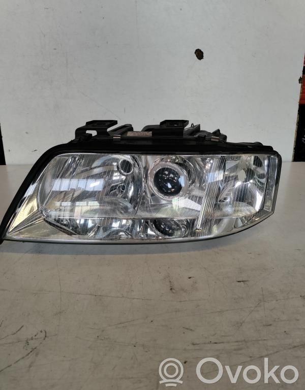 Audi A6 S6 C5 4B Lampa przednia 