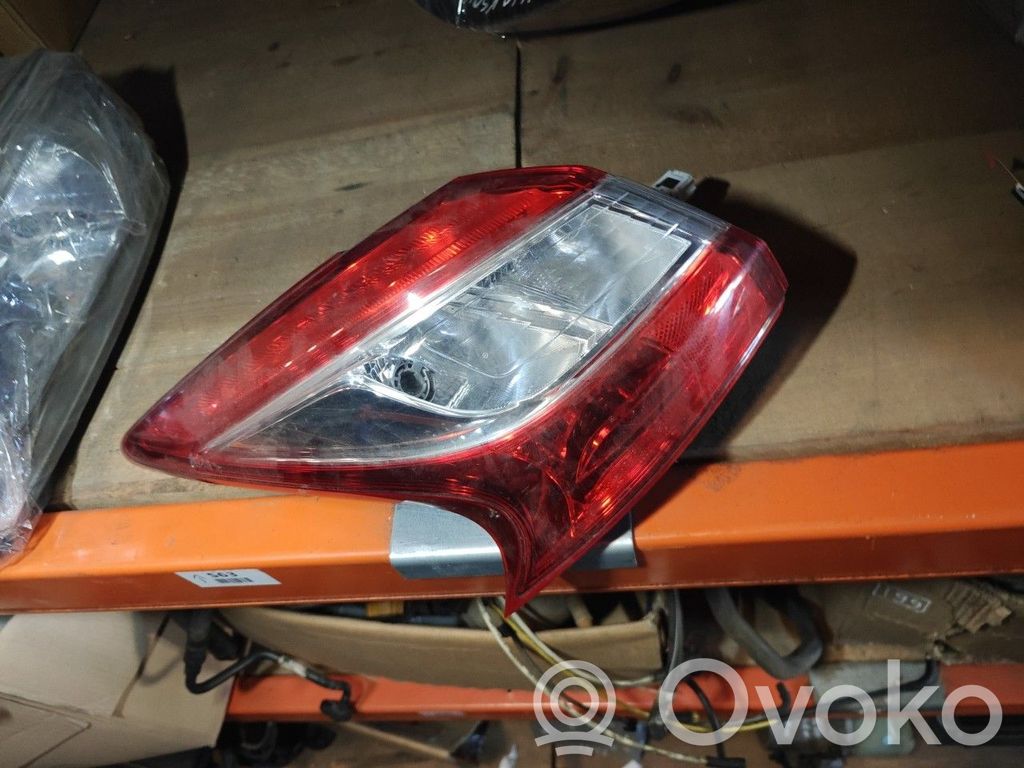 Nissan Pulsar Takaluukun takavalot 