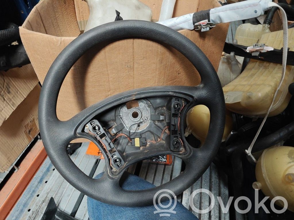 Steering wheel   1484563077