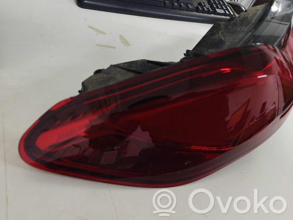 BMW 8 G15 Lampy tylnej klapy bagażnika 