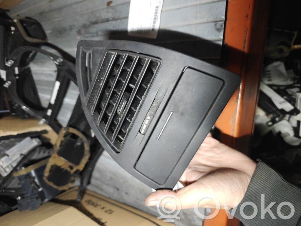 Peugeot 207 Rejilla de ventilación central del panel 