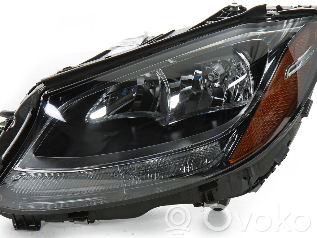 Mercedes-Benz C W205 Lampa przednia 