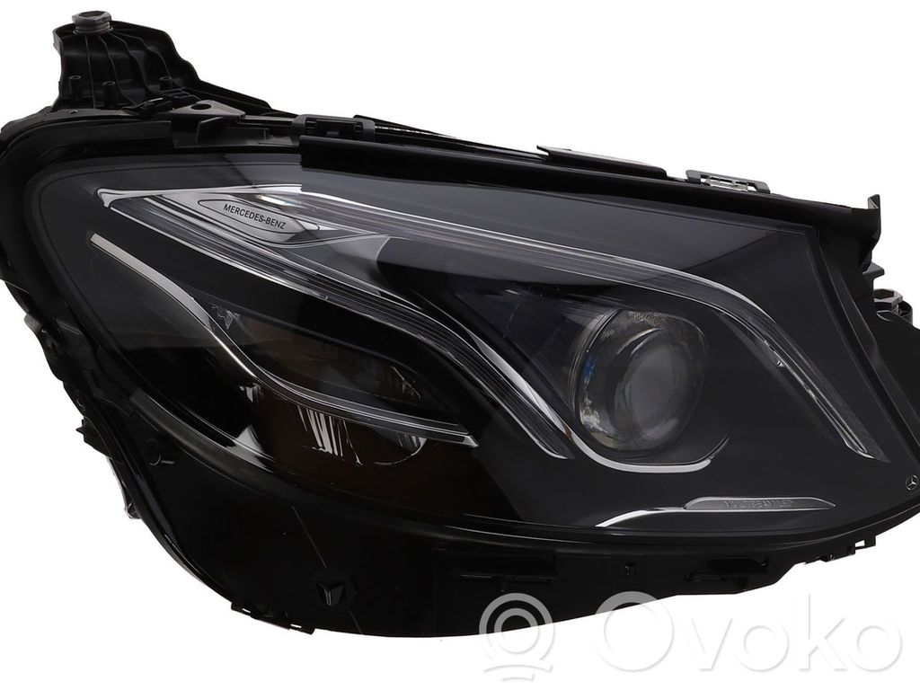Mercedes-Benz E W213 Lampa przednia 