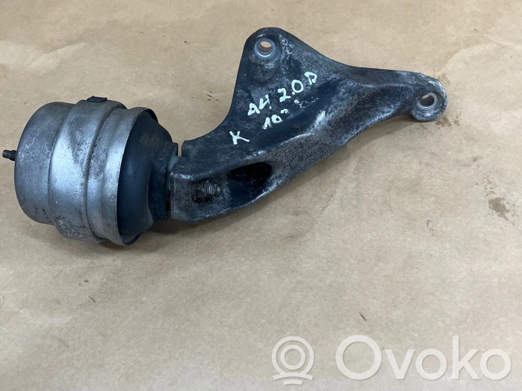Engine mounting bracket   8E0199307S