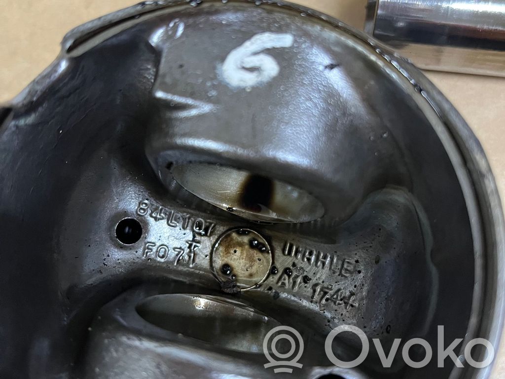Piston with connecting rod   84L107,F071,849107,AF1744