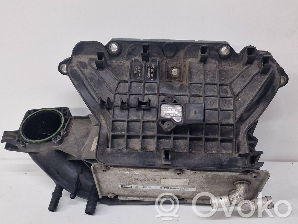 Volkswagen PASSAT B7 Colector de admisión 