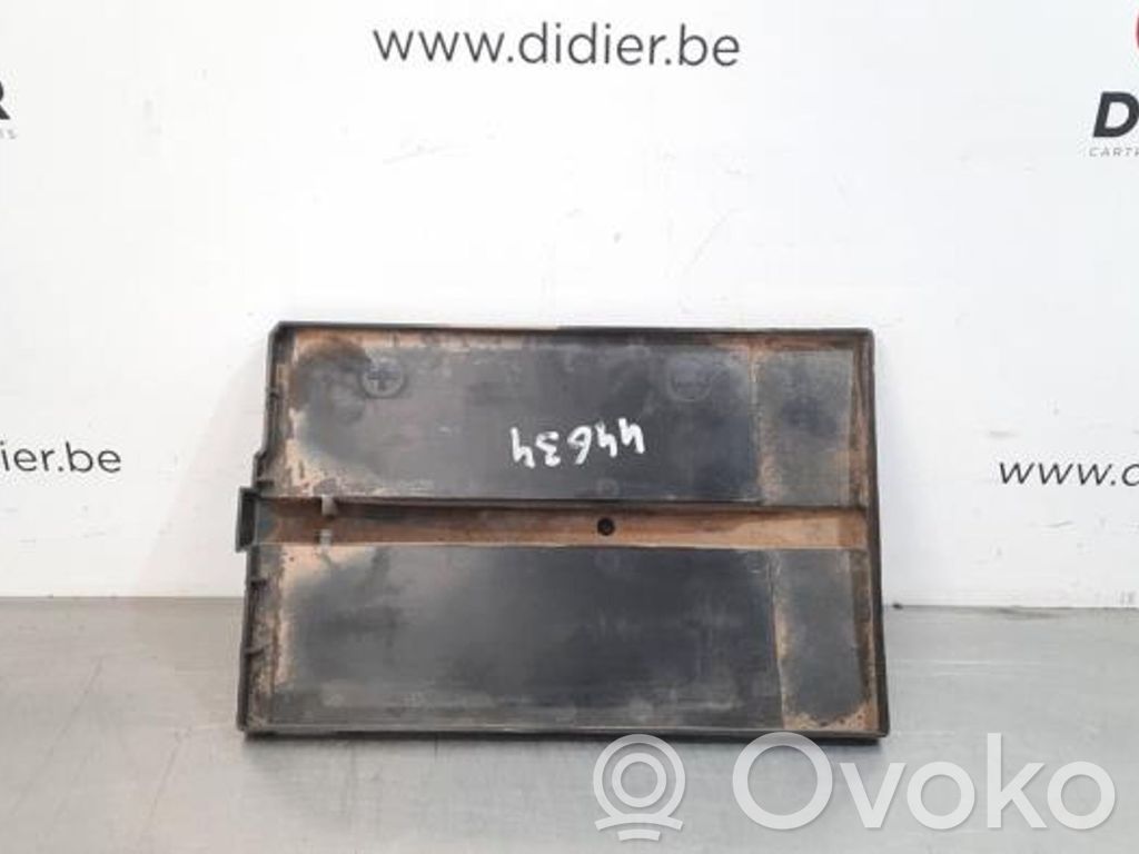 Dacia Sandero Pokrywa skrzynki akumulatora 