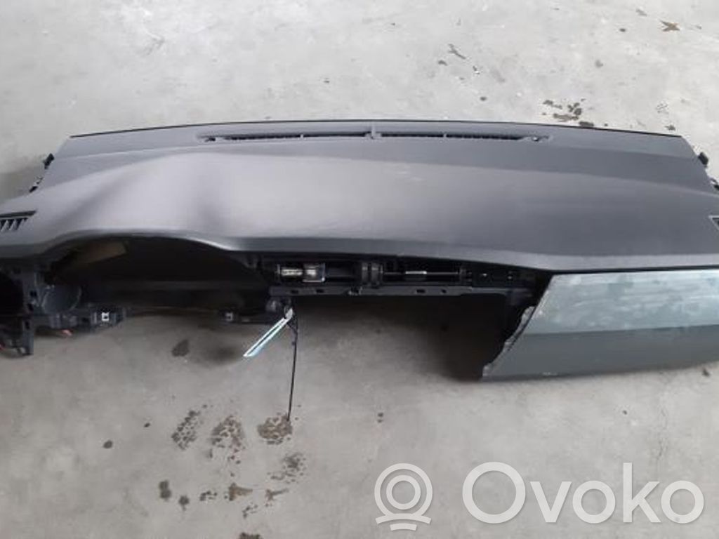 Toyota Auris E180 Dashboard 