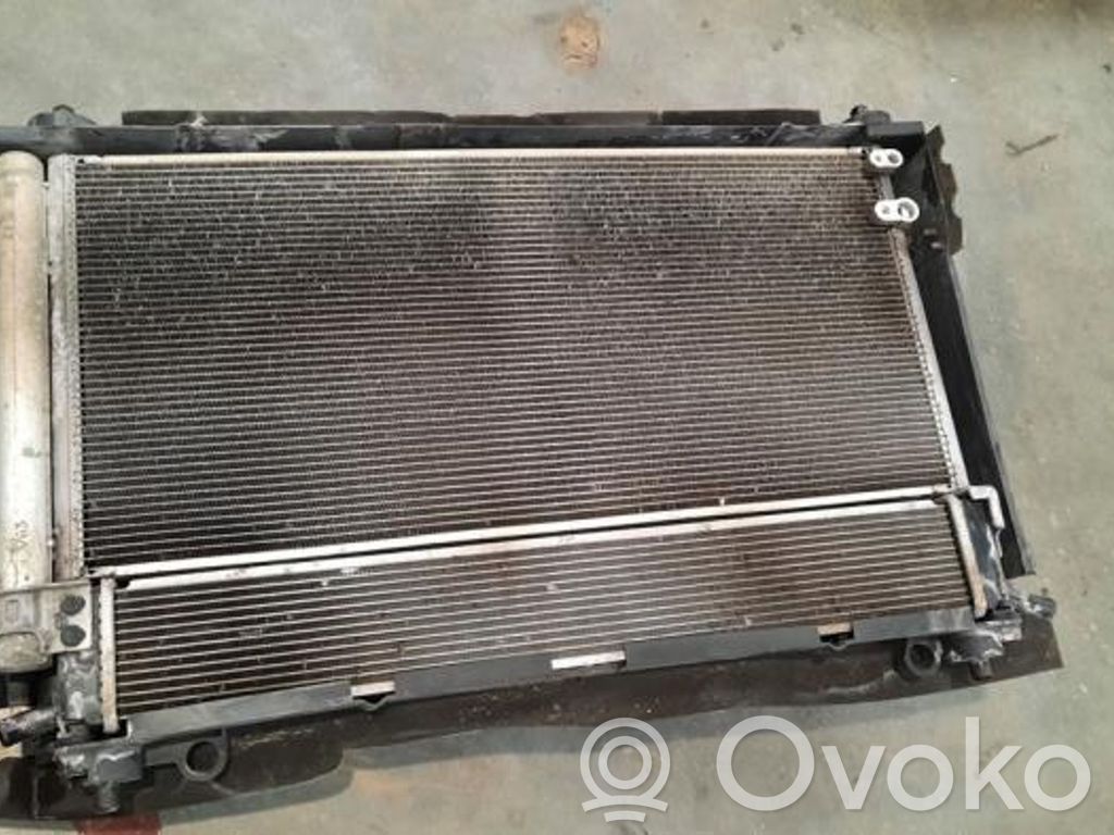 Toyota Auris E180 Set del radiatore 
