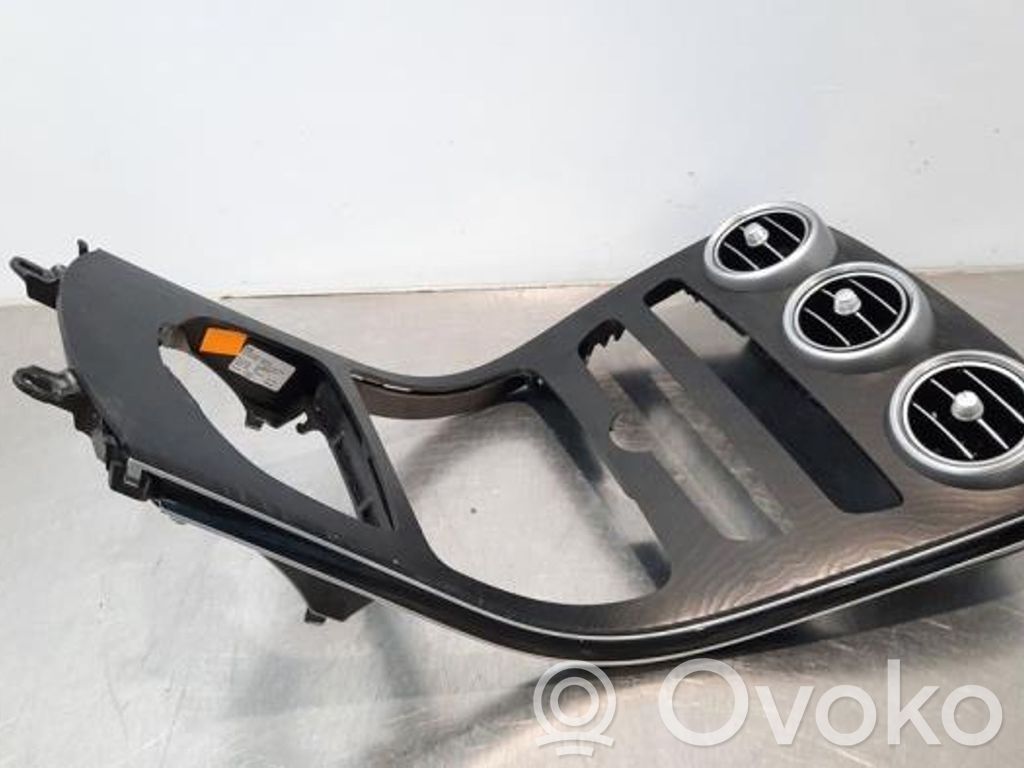 Mercedes-Benz C W205 Mascherina unità principale autoradio/GPS 