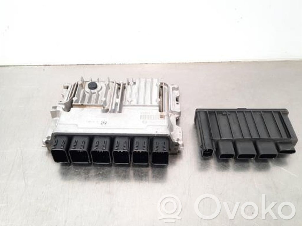 BMW 1 F40 Engine control unit/module 
