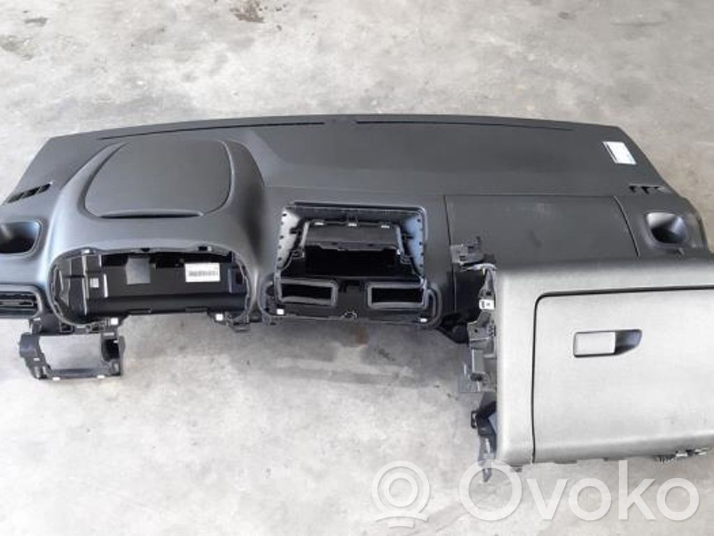 Opel Combo E Panelis 
