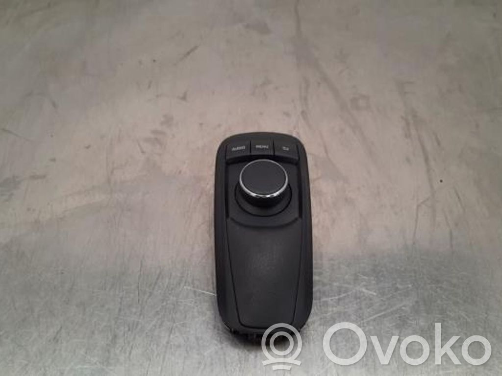 Lexus CT 200H Radio/CD/DVD/GPS head unit 