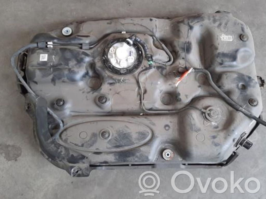 Toyota RAV 4 (XA50) Serbatoio del carburante