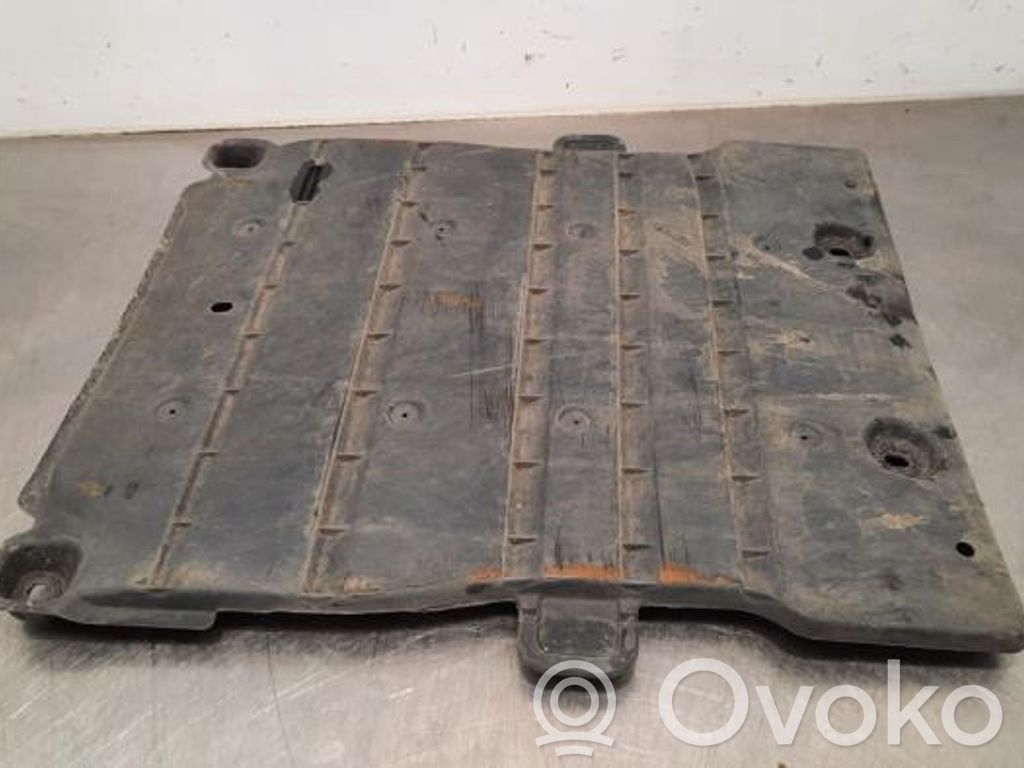Engine splash shield/under tray   5Q0825230,5Q0825230