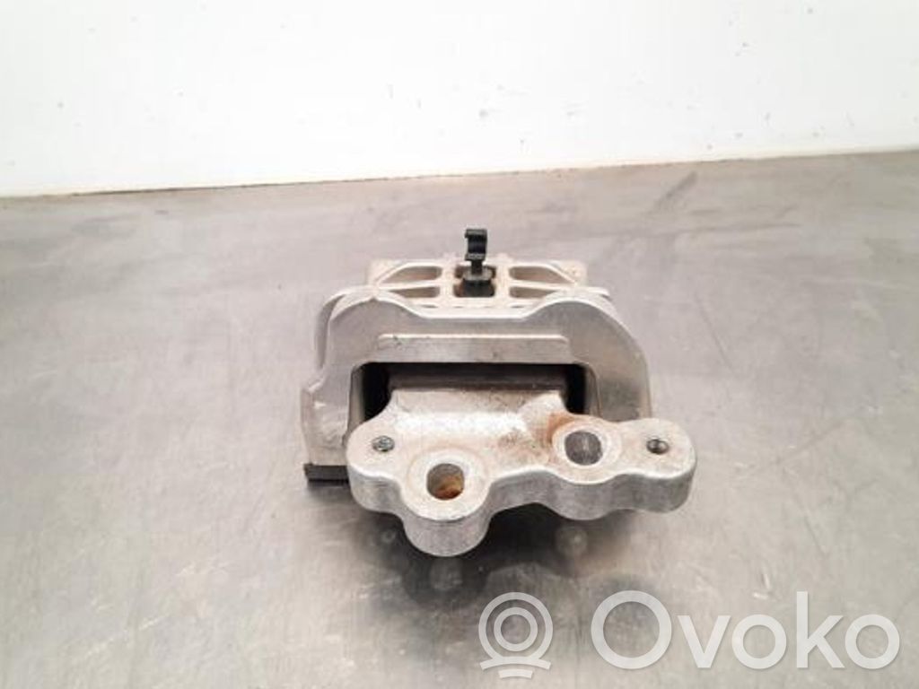 Engine mount bracket   GK217M124AE,GK217M124AE