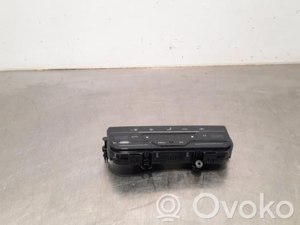 Volkswagen PASSAT B8 Unitate control climatizare 