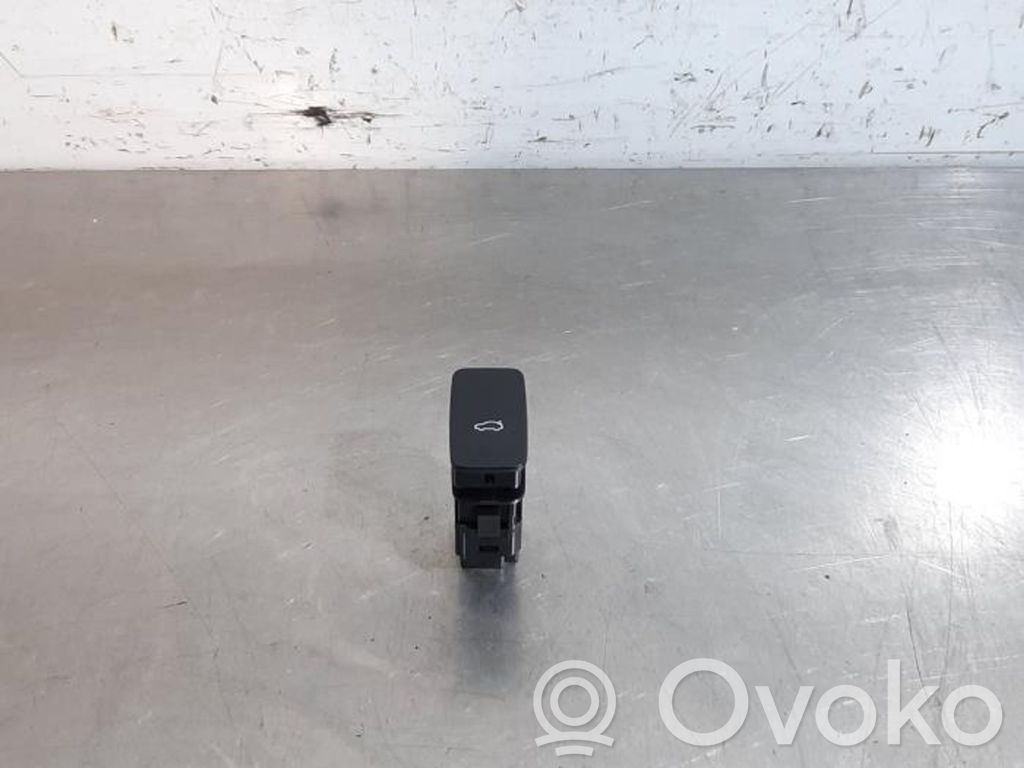 Ford Puma Tailgate/trunk/boot open switch 