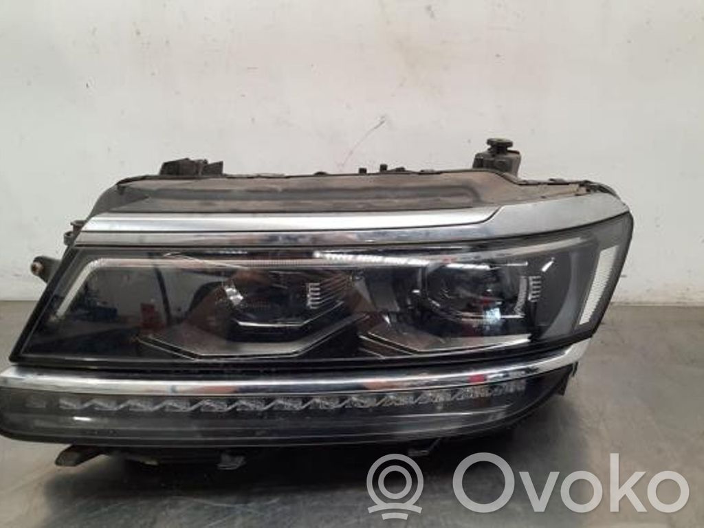 Volkswagen Tiguan Lampa przednia 