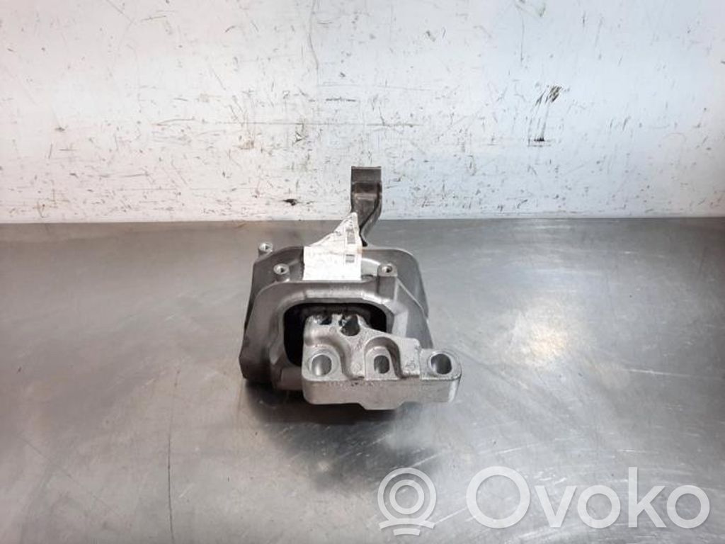 Volkswagen T-Roc Engine mount bracket 