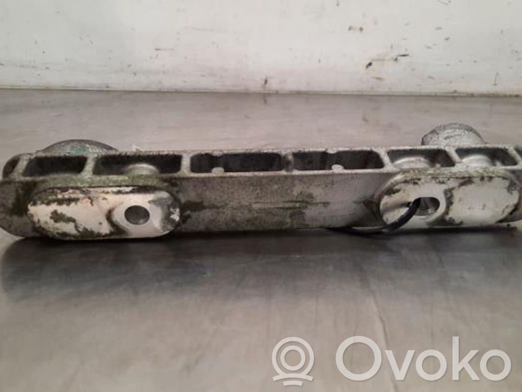 Volvo XC40 Engine mount bracket 