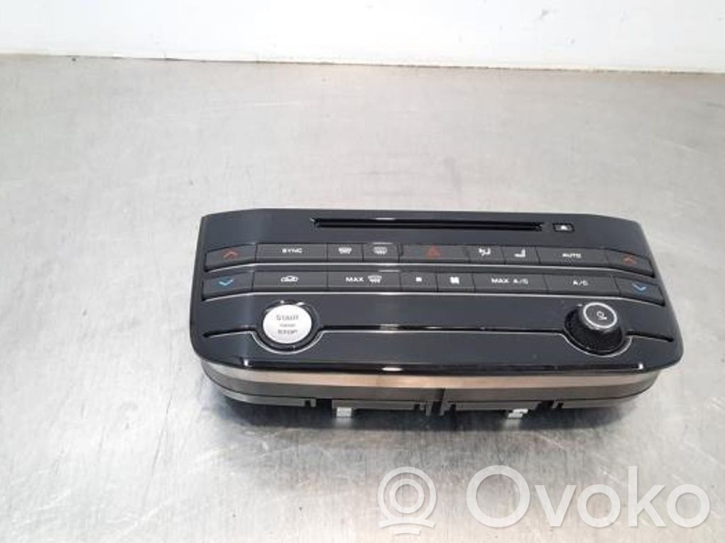 Jaguar F-Pace Climate control unit 
