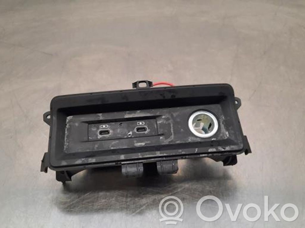 Audi RS6 C8 Gniazdo / Złącze USB 