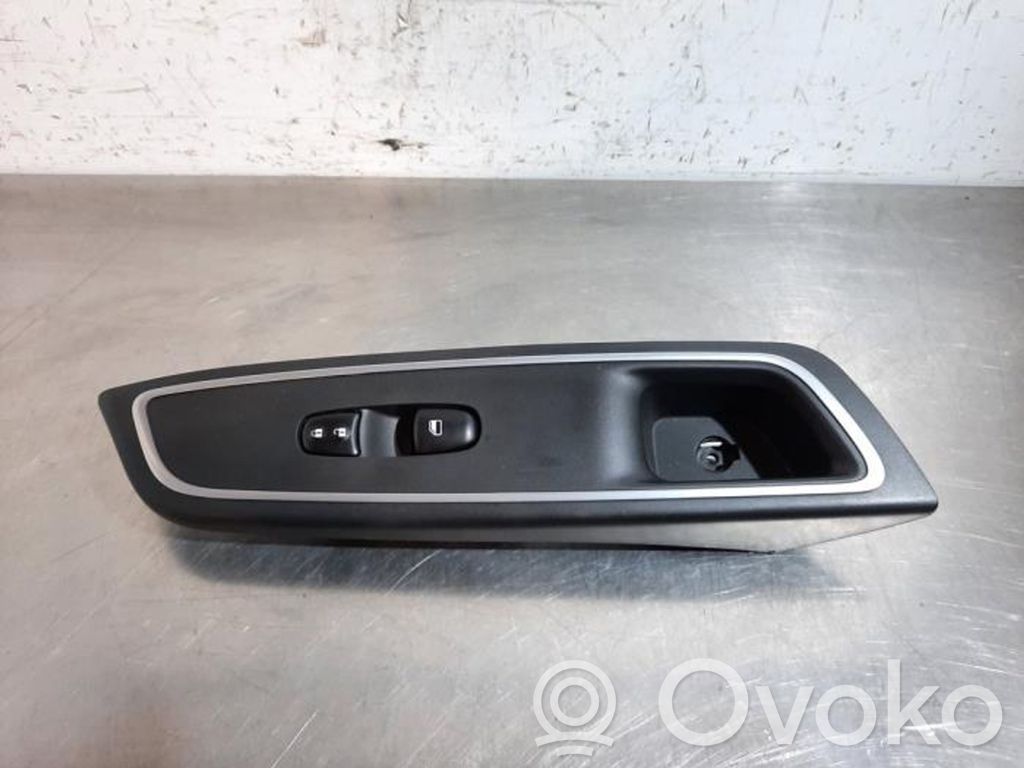 Nissan Micra K14 Electric window control switch 