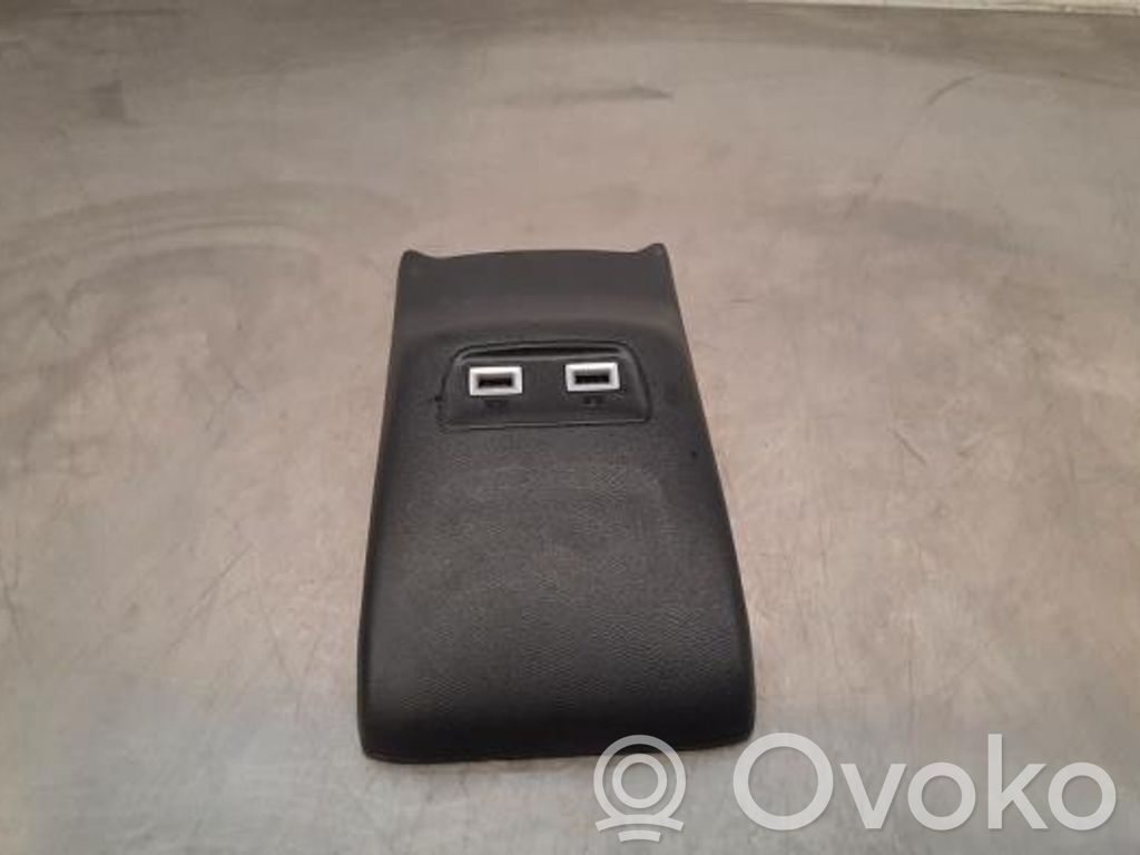 Peugeot 208 II Connettore plug in USB 