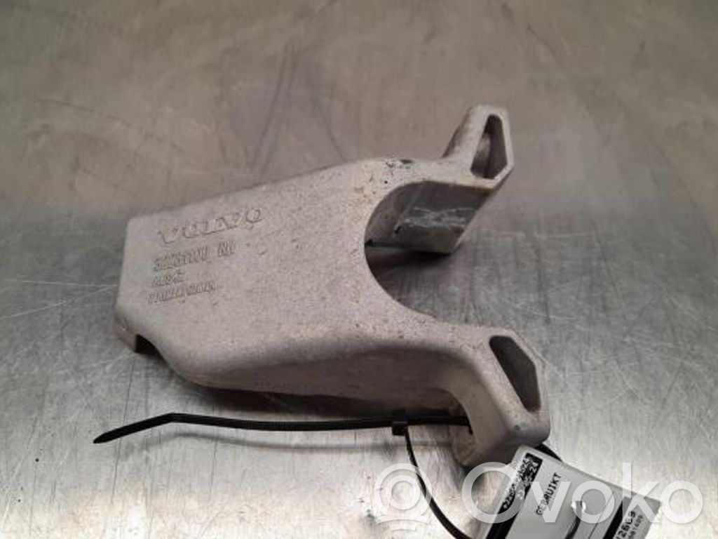 Volvo XC40 Engine mount bracket 
