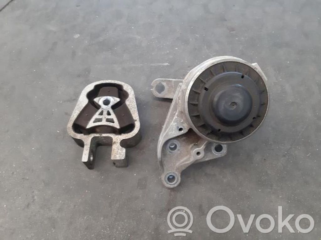 Ford Mondeo MK V Engine mount bracket 