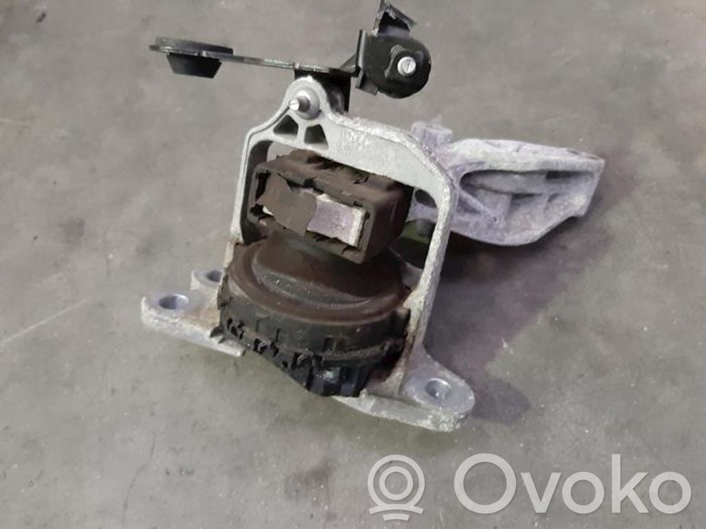 Opel Vivaro Engine mount bracket 