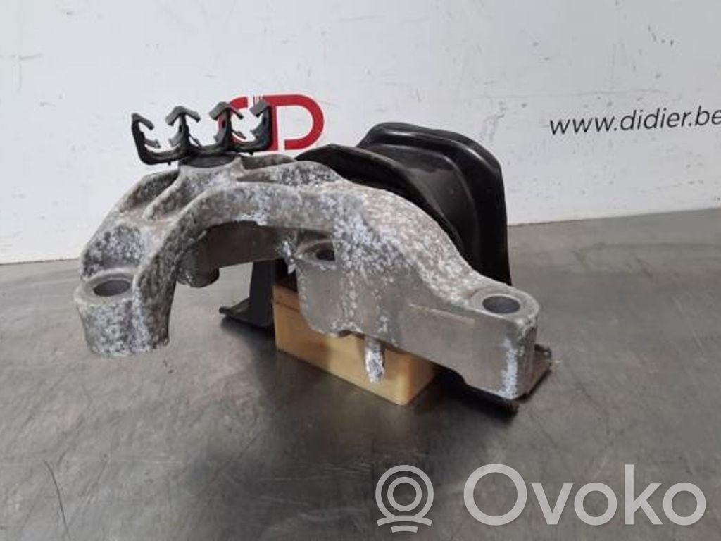 Dacia Sandero Engine mount bracket 