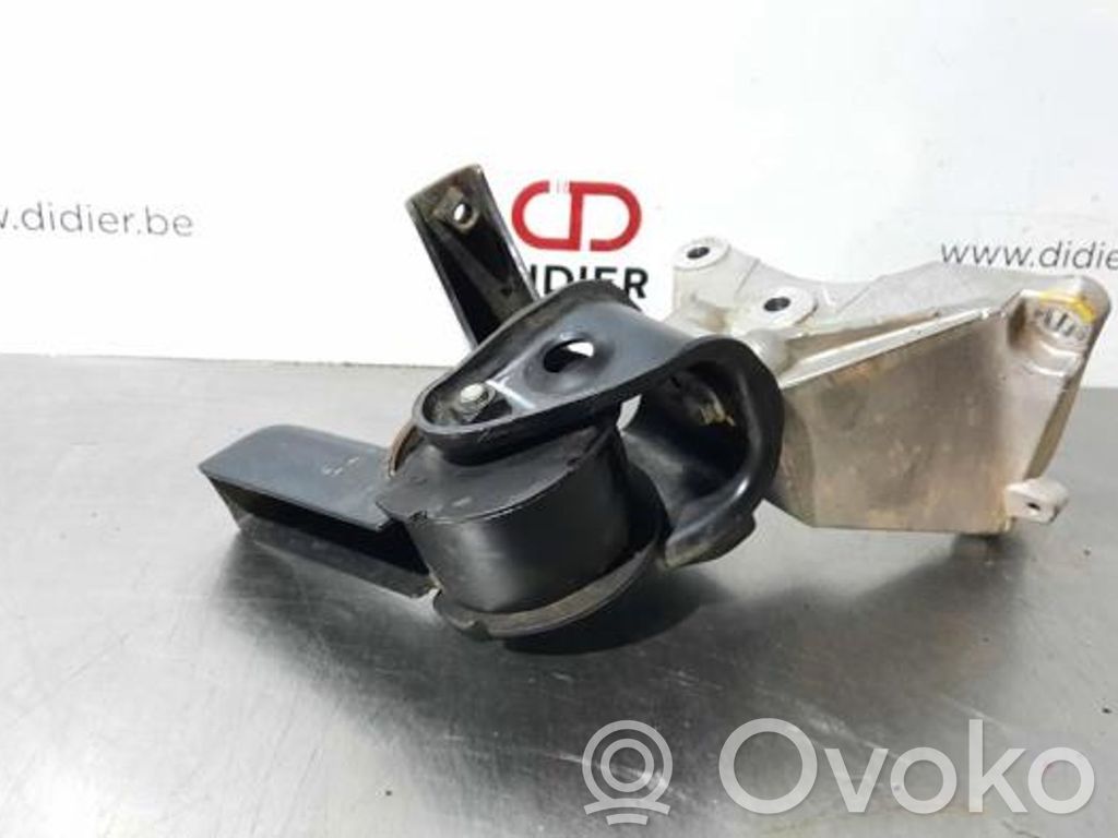 Suzuki Swift II Engine mount bracket 