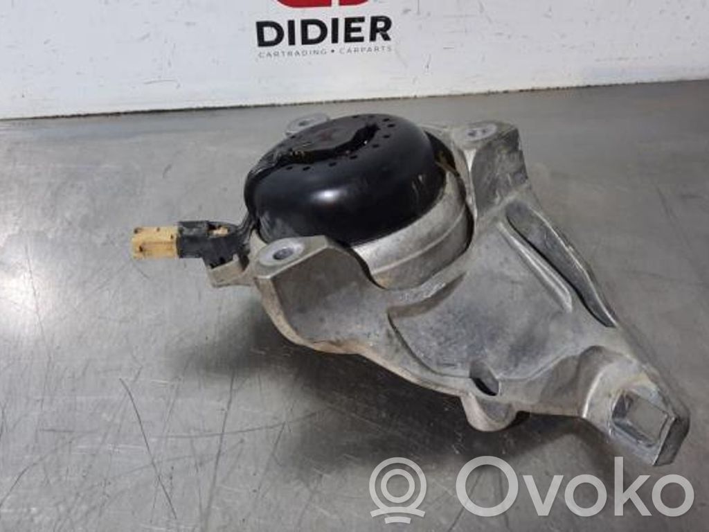 Audi Q7 4M Engine mount bracket 